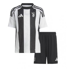 Billiga Juventus Francisco Conceicao #7 Hemmatröja Barn 2024-25 Kortärmad (+ Korta byxor)